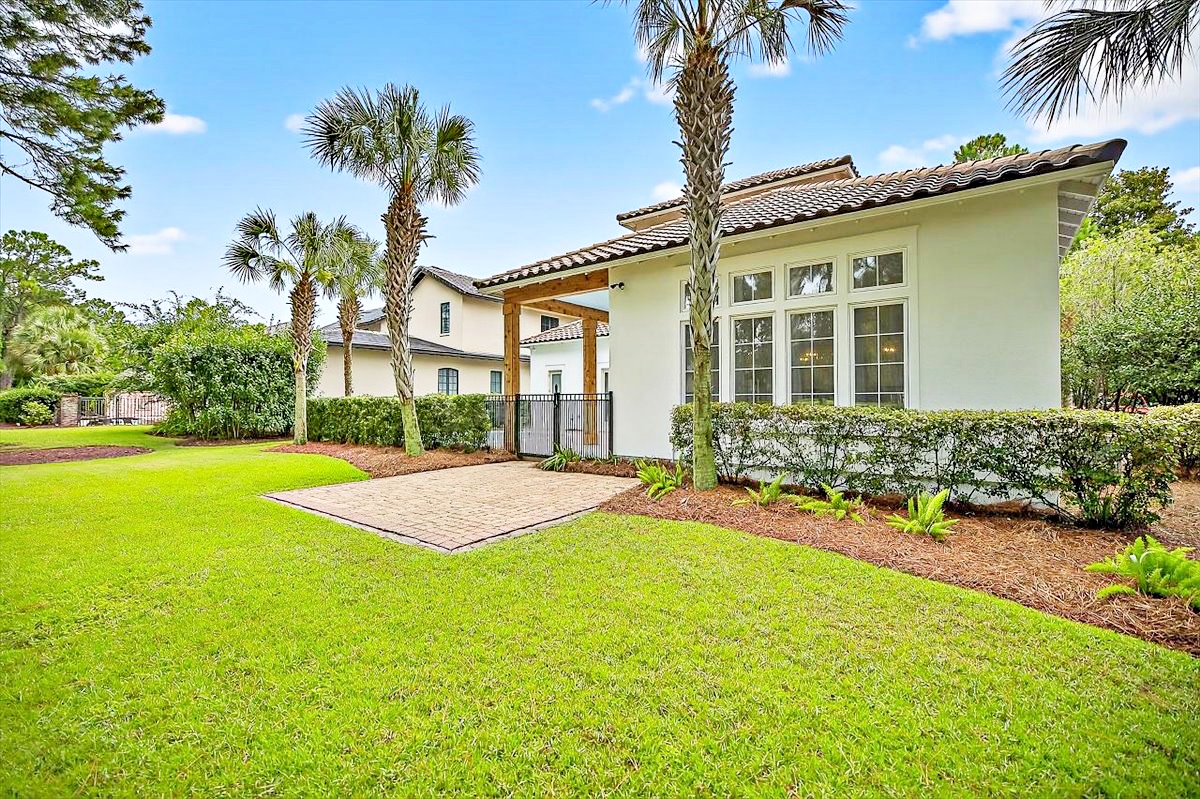 Landscaped rear lawn at 3161 Club Drive